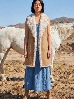 TALISMAN Faux-Shearling Trim Sleeveless Vest in Camel